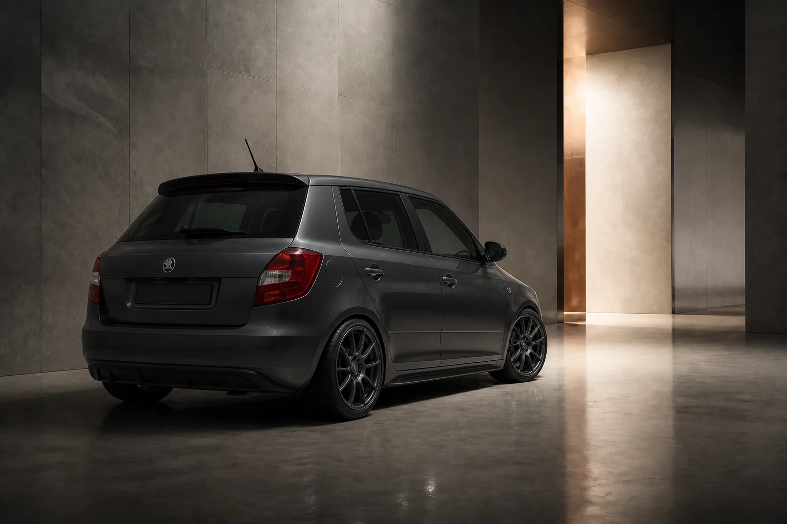 Тюнингованная Skoda Fabia II facelift в графитовом металлике